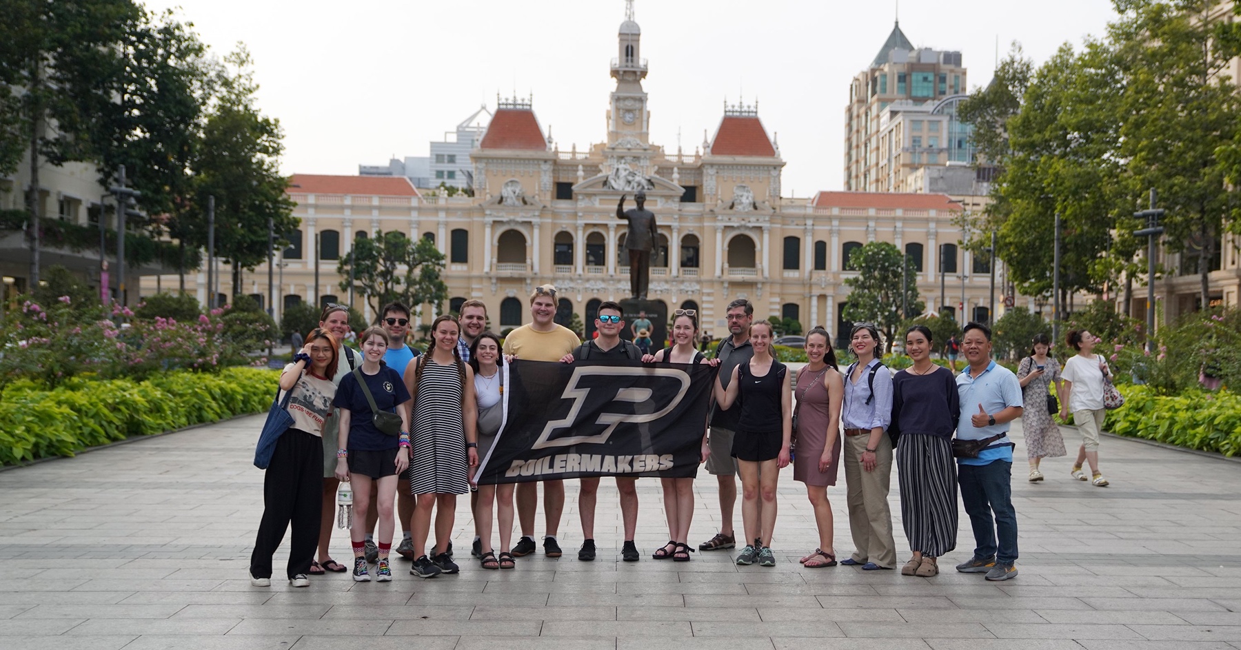 Purdue students on a study abroad trip to Vietname